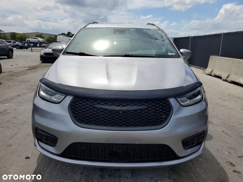 Chrysler Pacifica - 5