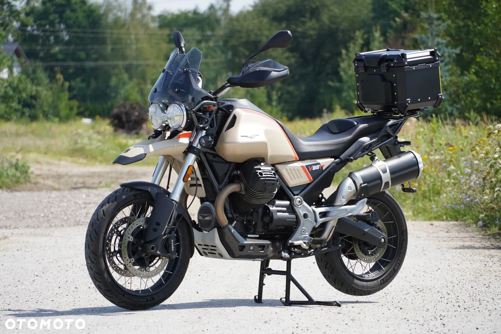Moto Guzzi V85 - 1
