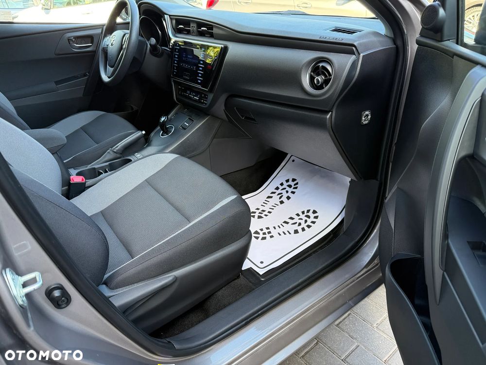 Toyota Auris - 14
