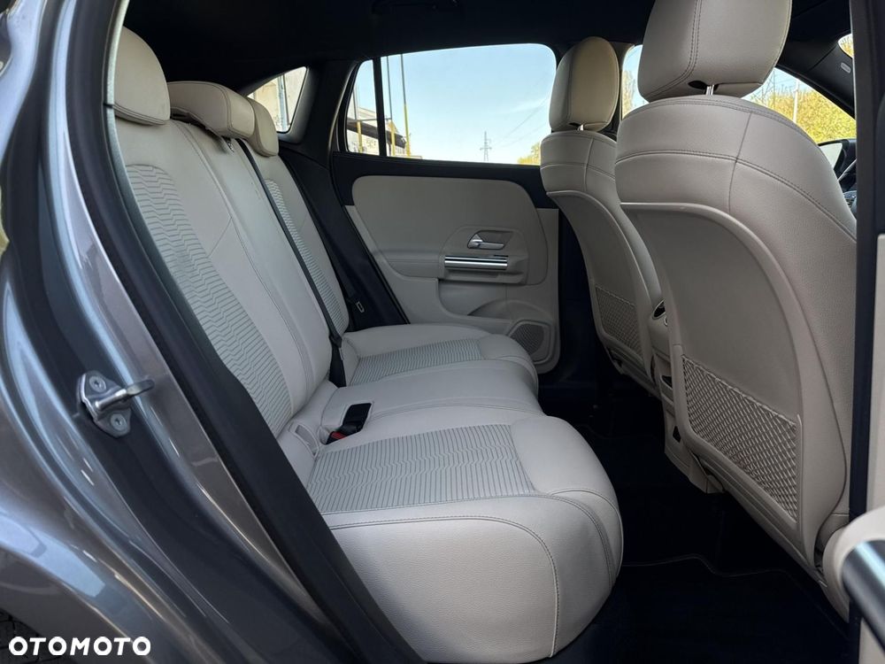 Mercedes-Benz GLA - 19