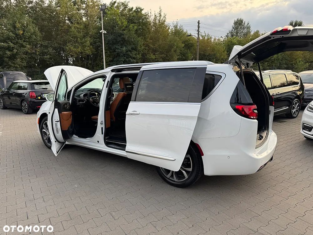 Chrysler Pacifica - 17