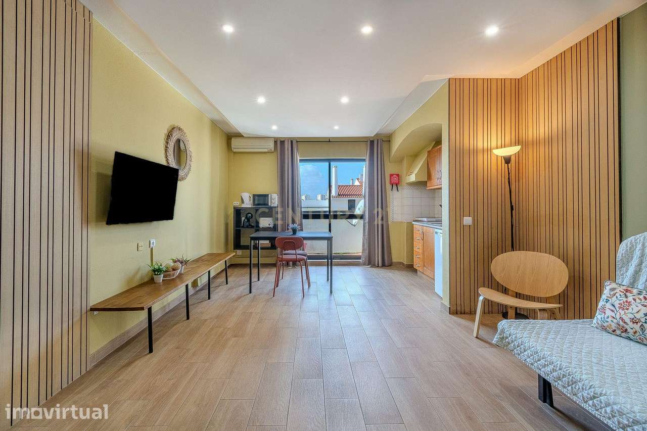 Apartamento T1 remodelado na zona de Oura, em Albufeira - Grande imagem: 2/21