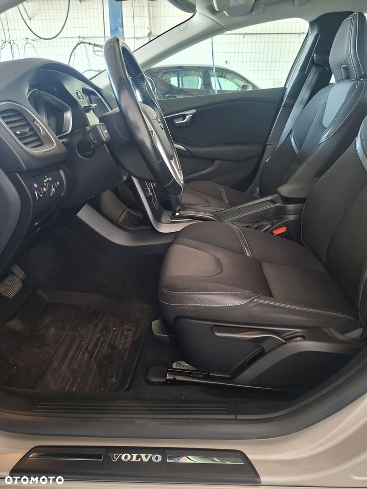 Volvo V40 D2 Drive-E Momentum - 12