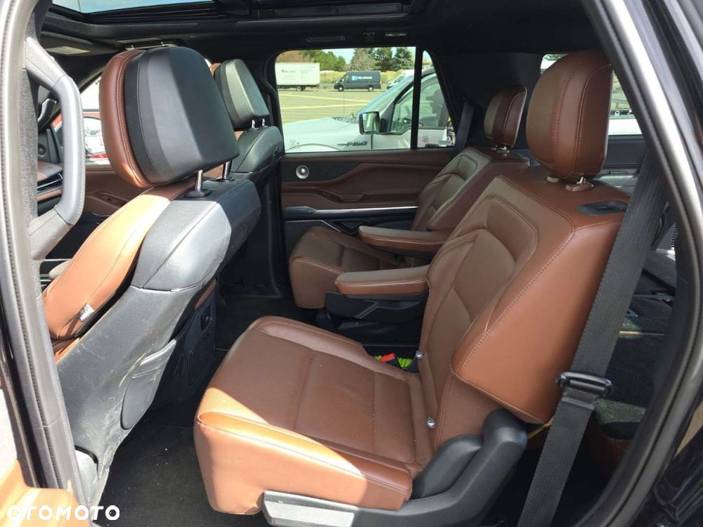 Lincoln Navigator - 12