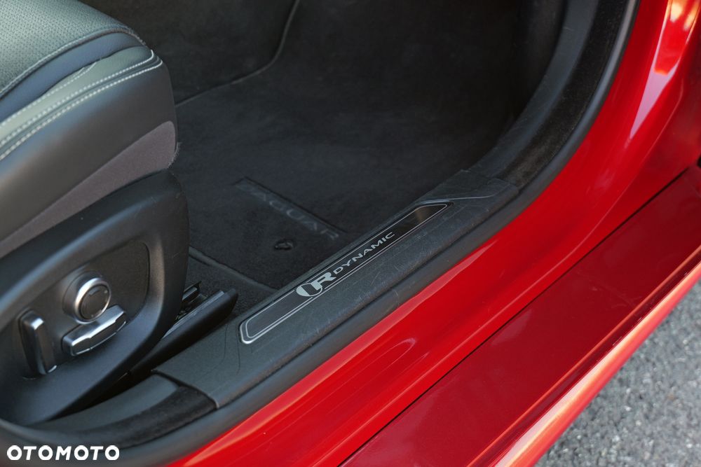 Jaguar XE P250 R-Dynamic Black - 28