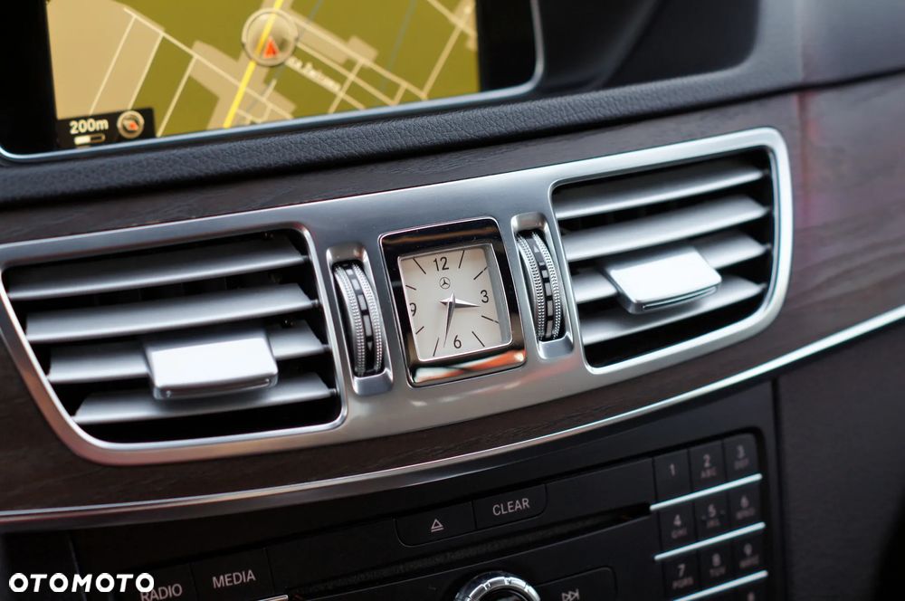 Mercedes-Benz Klasa E 350 BlueTEC 4Matic 7G-TRONIC - 27
