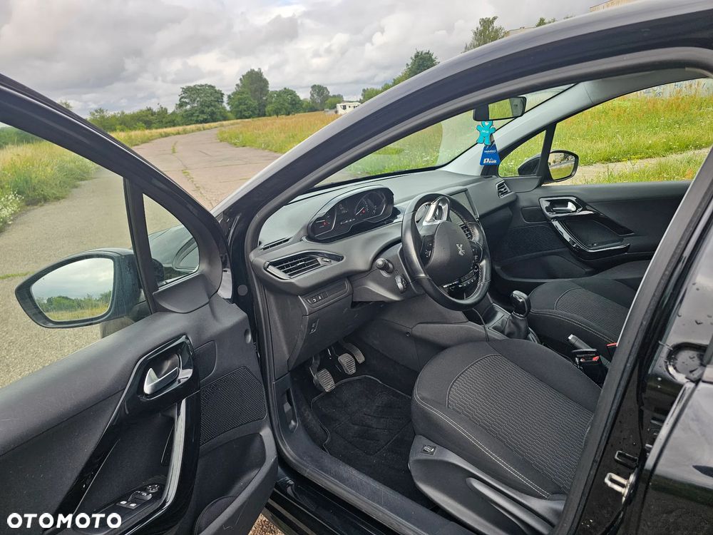 Peugeot 208 PureTech 82 Urban Move - 17