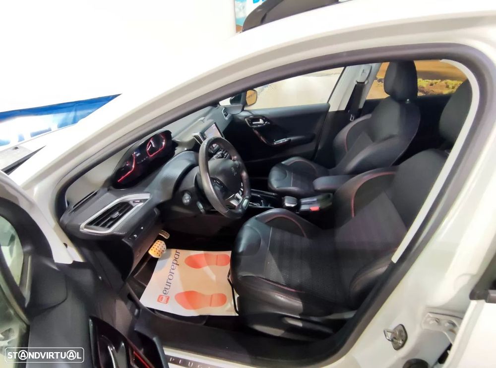 Peugeot 2008 1.2 PureTech GT Line EAT6 - 10