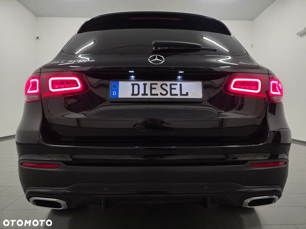 Mercedes-Benz GLC 300 de 4Matic 9G-TRONIC AMG Line Plus - 36