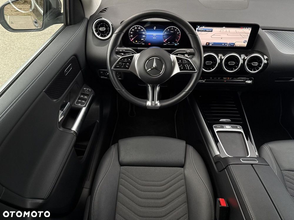 Mercedes-Benz GLA - 21