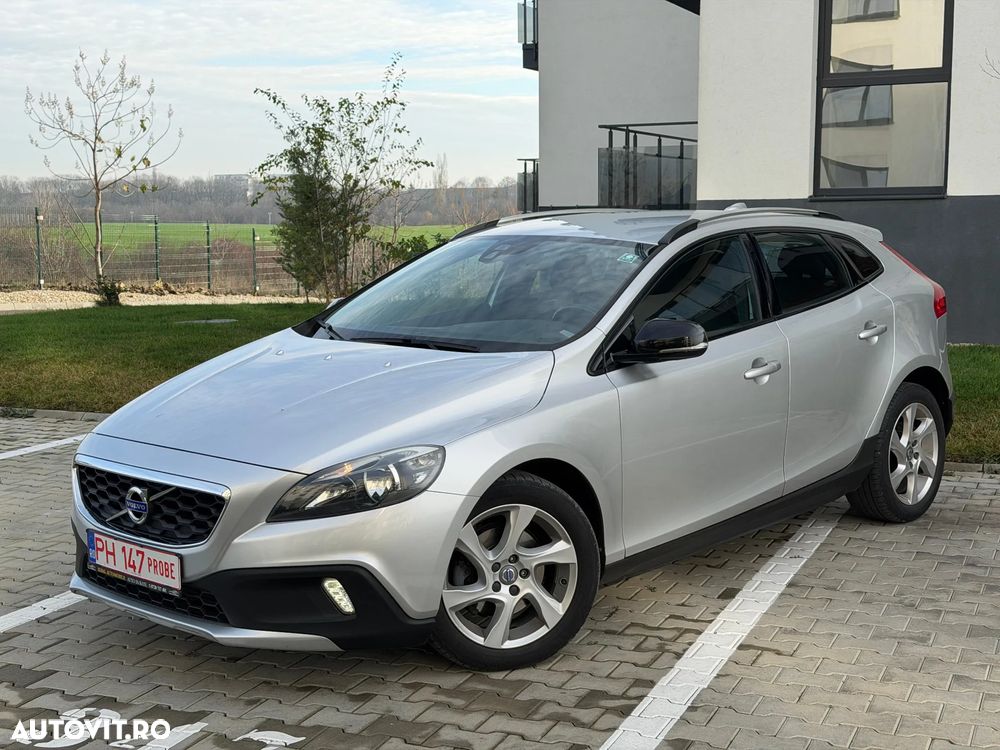 Volvo V40 Cross Country D2 Momentum - 1