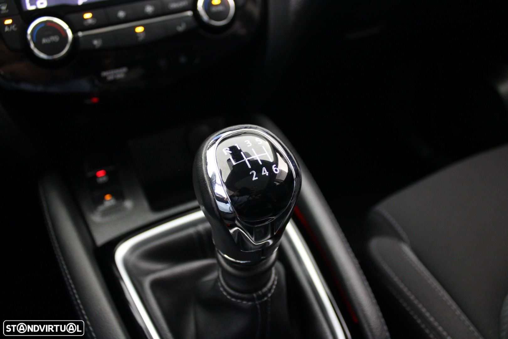 Nissan Qashqai 1.5 dCi N-Connecta - 12