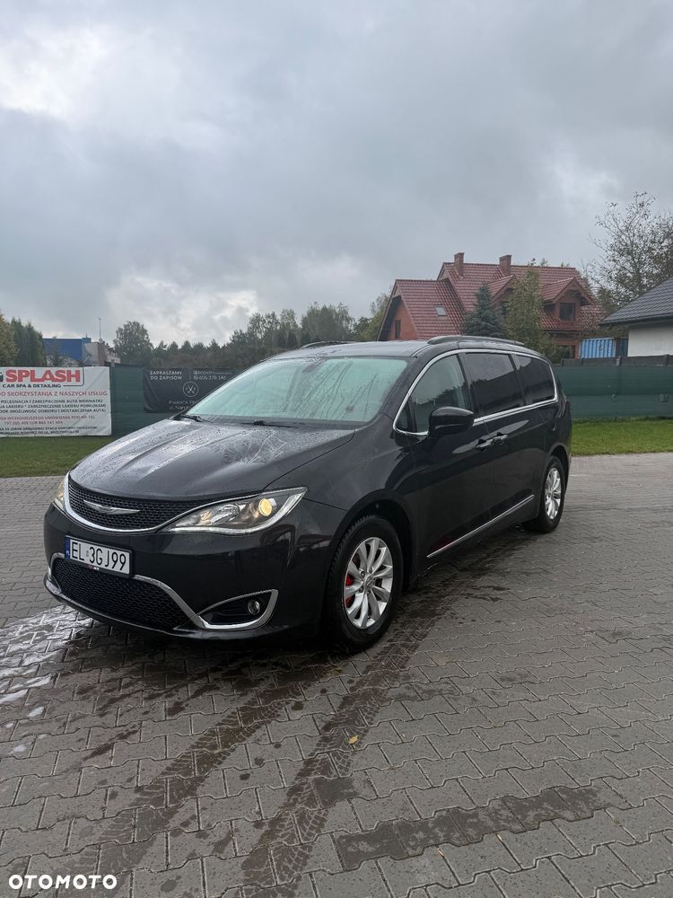 Chrysler Pacifica - 6