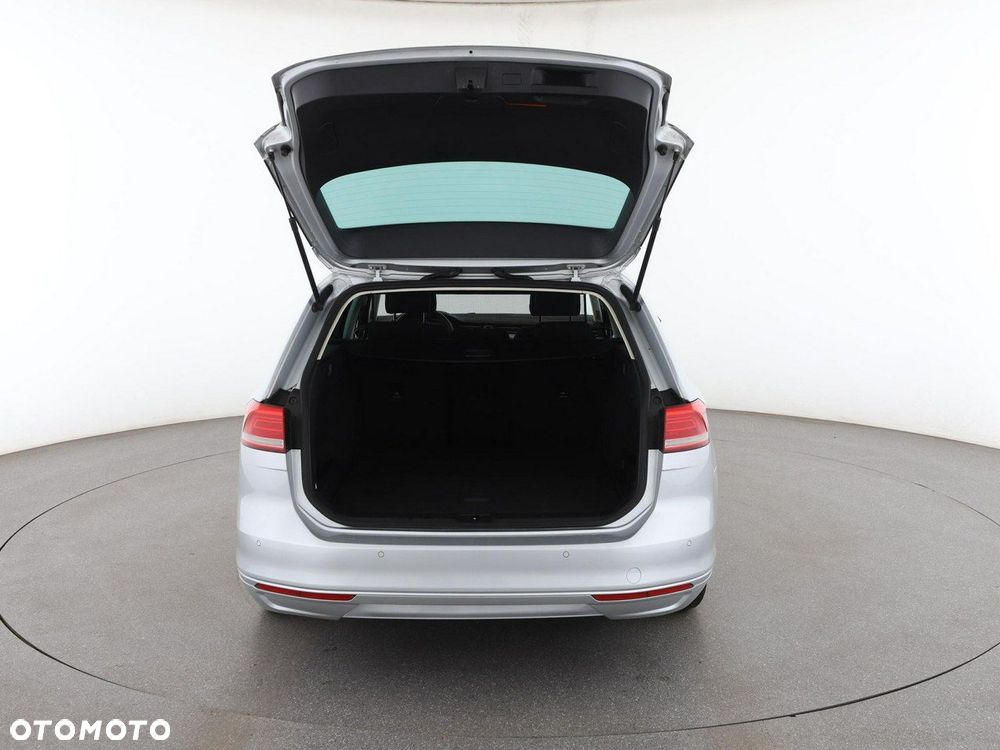 Volkswagen Passat - 20
