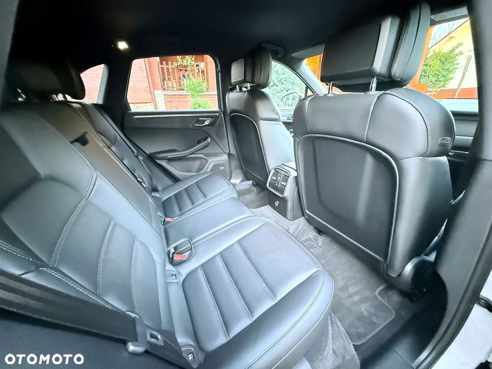 Porsche Macan T - 22