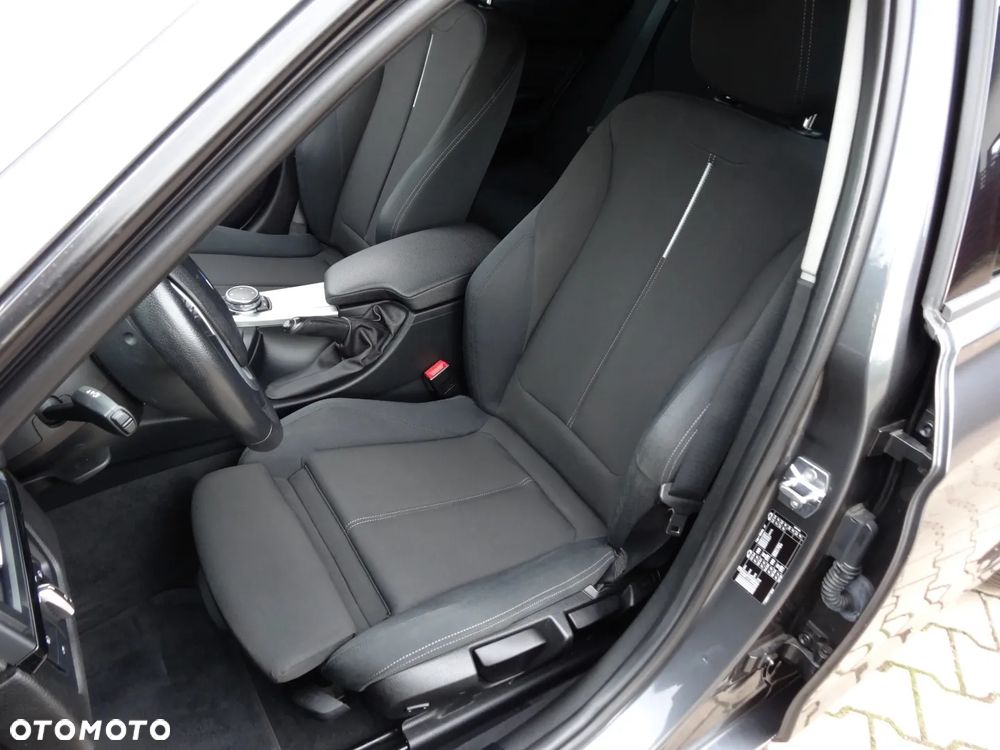 BMW Seria 3 318d Sport Line - 23