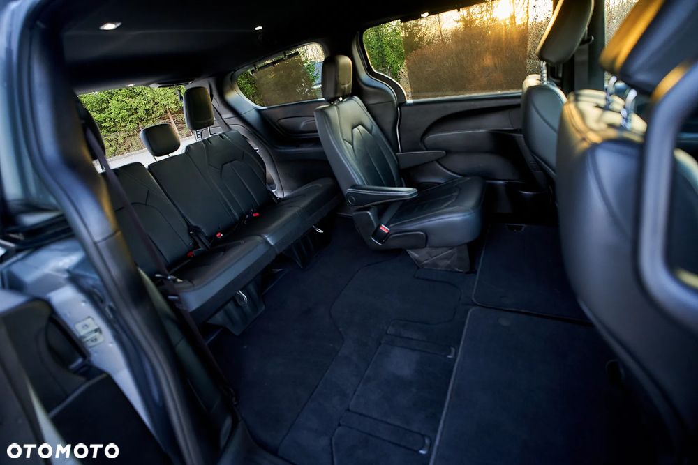 Chrysler Pacifica - 31