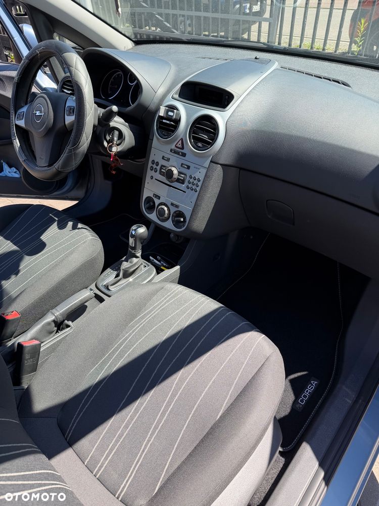 Opel Corsa 1.4 16V Cosmo - 19