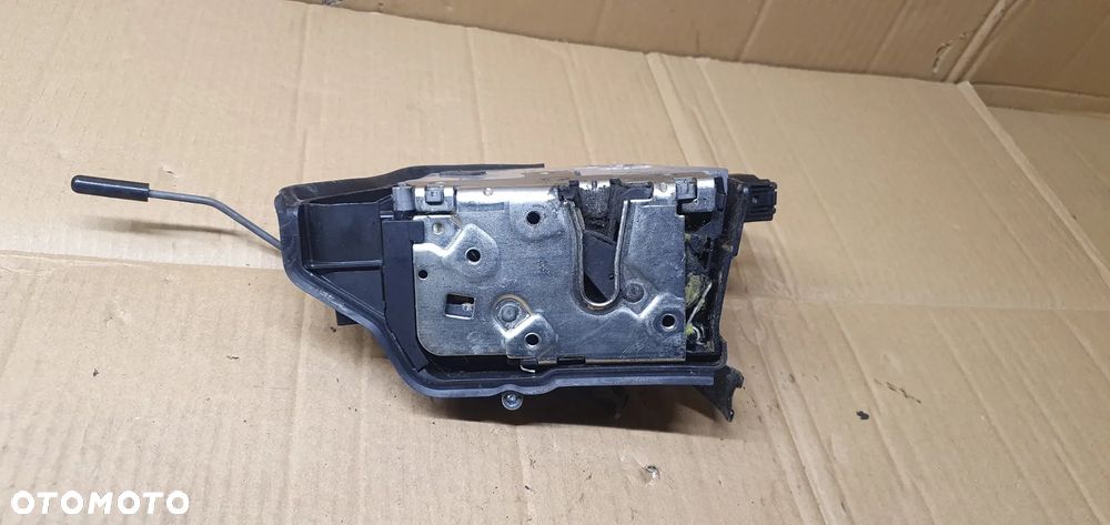 Zamek lewy przód przedni lewy BMW E46 Europa 8253431 - 1