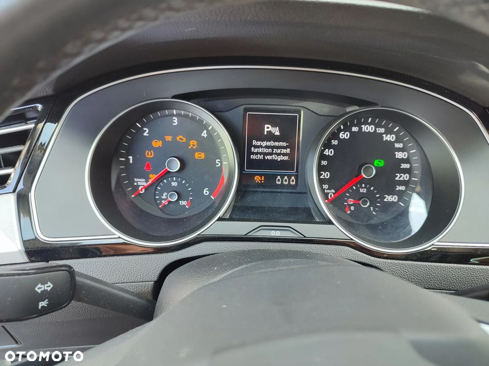 Volkswagen Passat Variant 2.0 TDI SCR DSG Elegance - 9