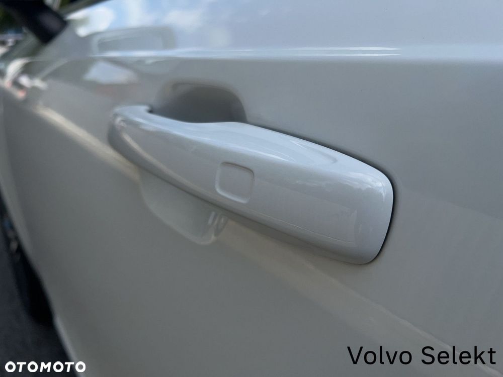 Volvo XC 90 B5 D AWD Momentum Pro - 24