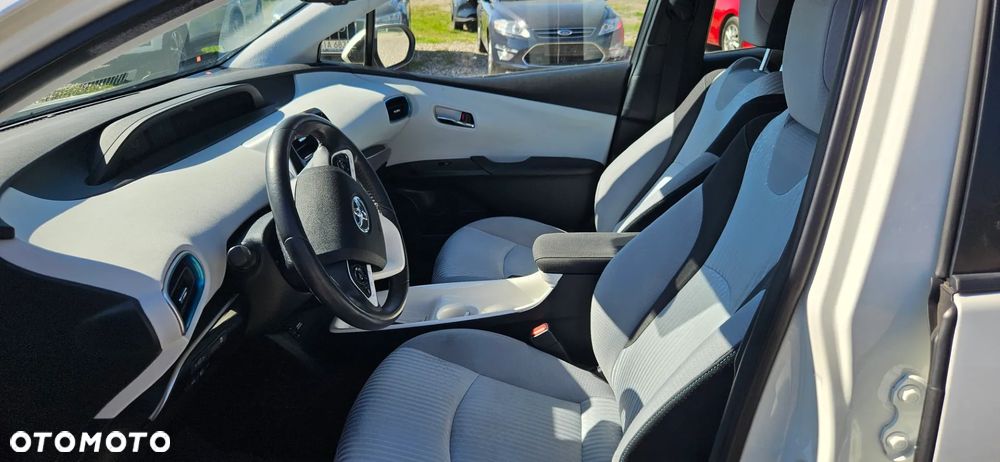 Toyota Prius Hybrid Executive - 16