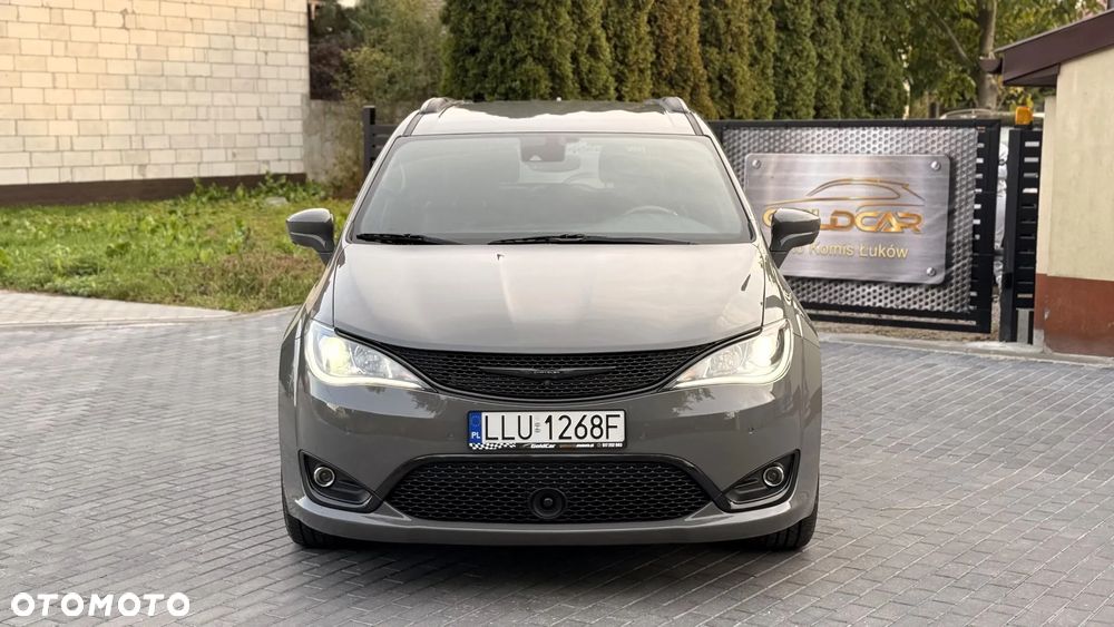 Chrysler Pacifica - 4