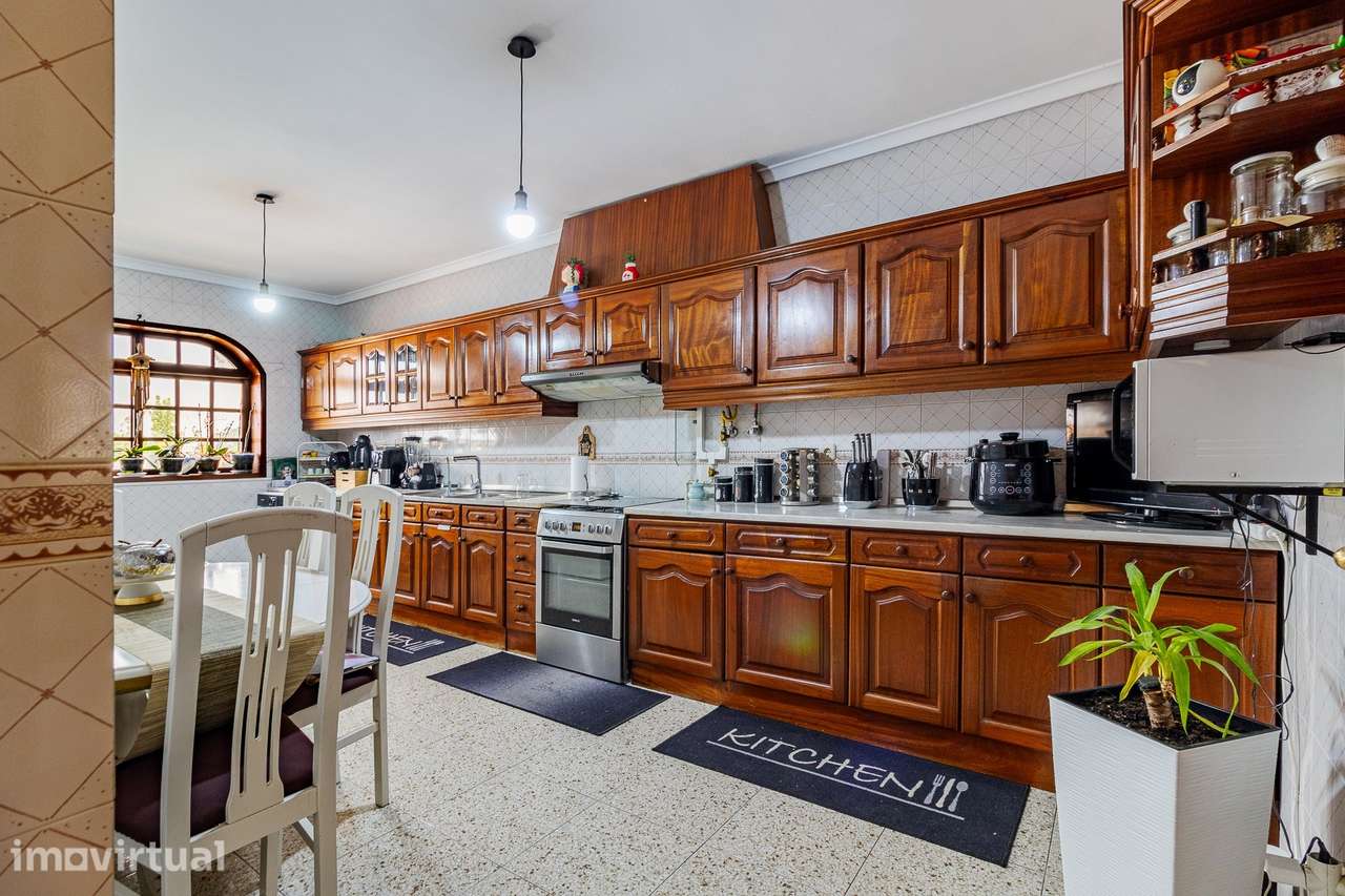 T3 de Excelência com T0 Independente, Garagem Fechada e 3 Lugares de E - Grande imagem: 2/60