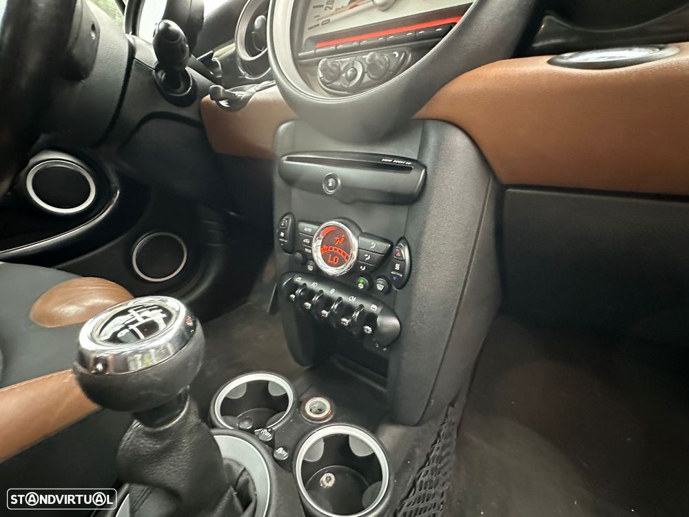 MINI 3 Portas Cooper D - 25