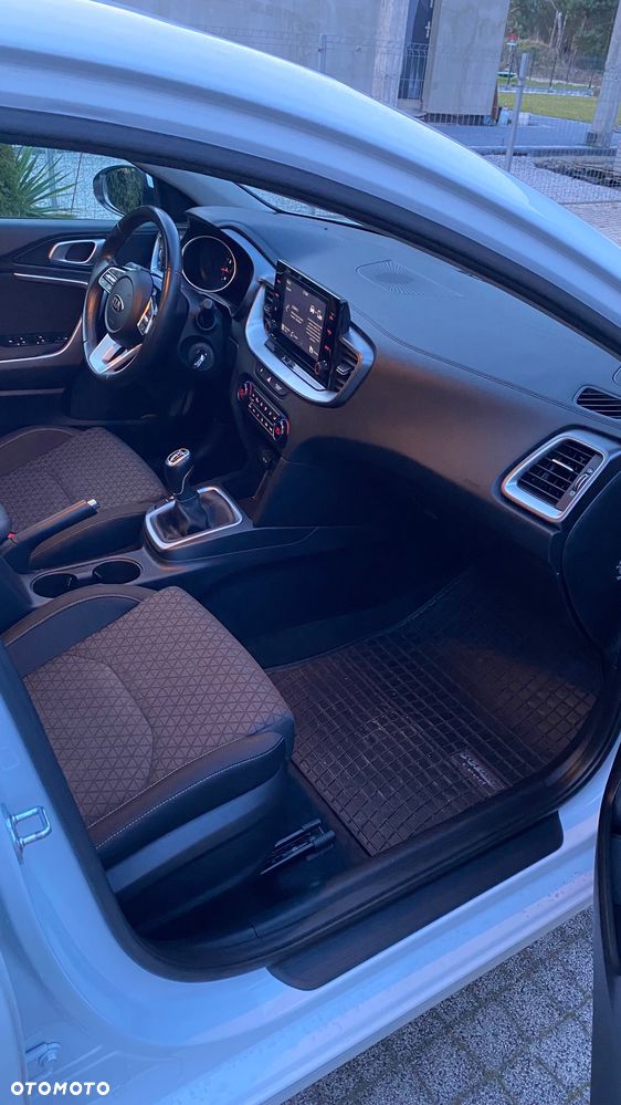 Kia Ceed - 12