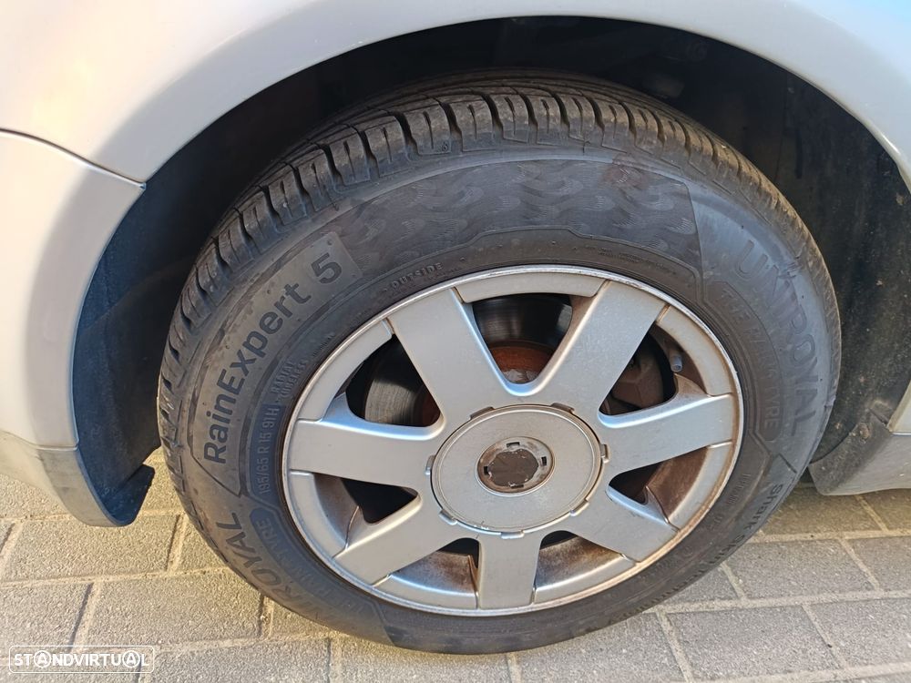 VW Passat 1.6 Confortline - 4
