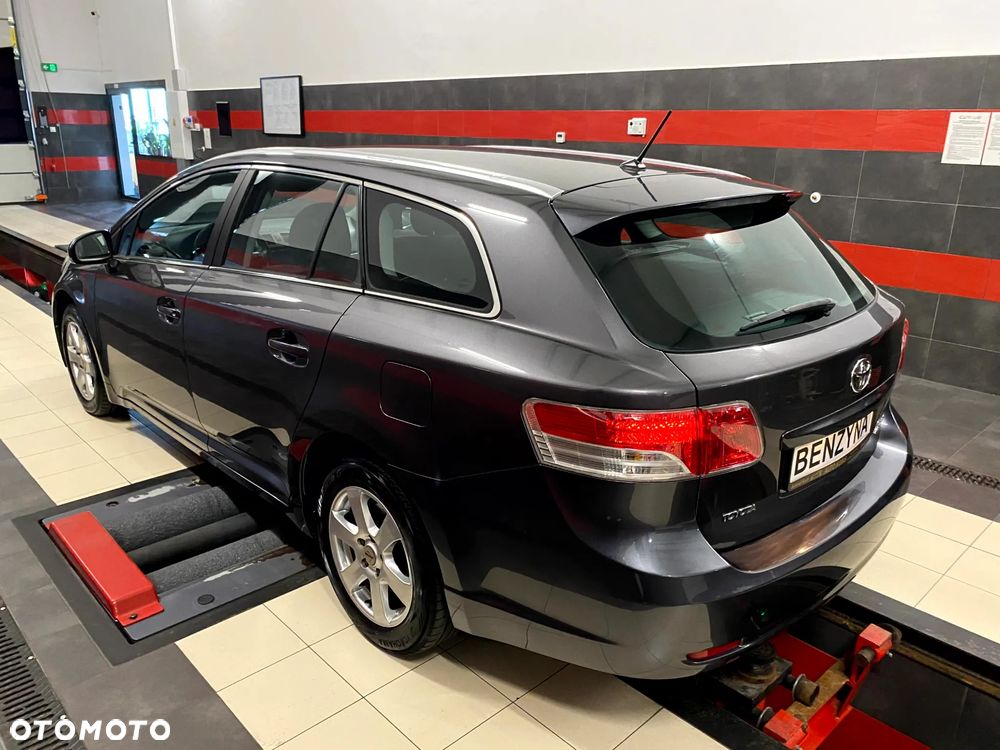 Toyota Avensis Touring Sports 1.8 Executive - 7