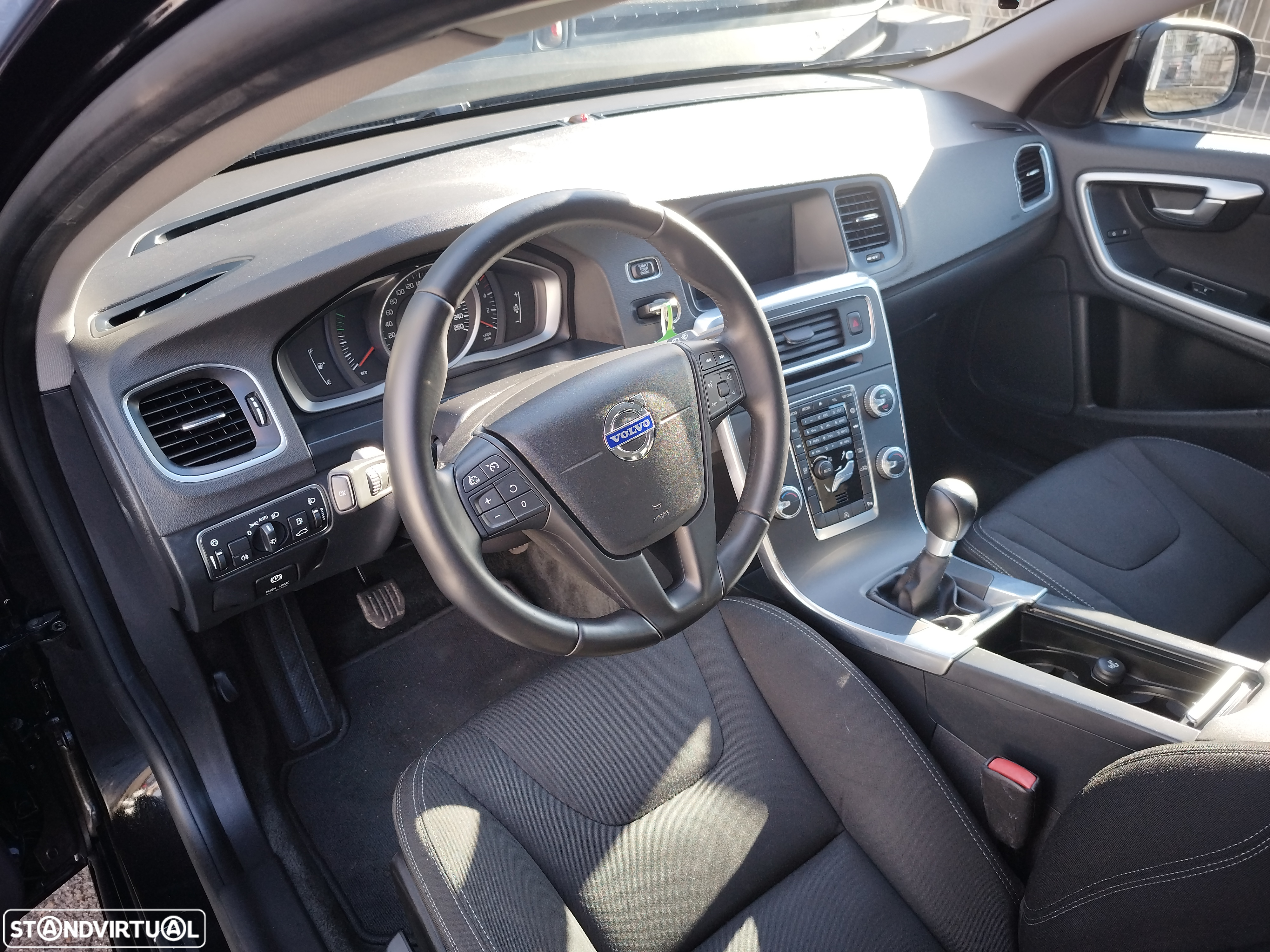 Volvo V60 D2 Momentum - 11