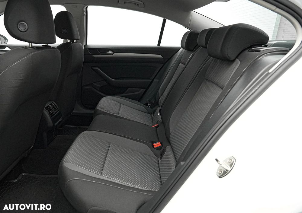 Volkswagen Passat 2.0 TDI SCR DSG Business - 16