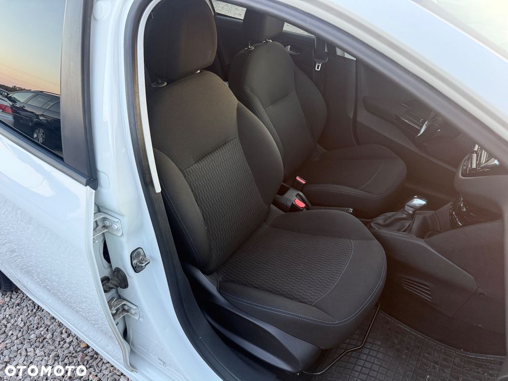 Peugeot 208 - 17