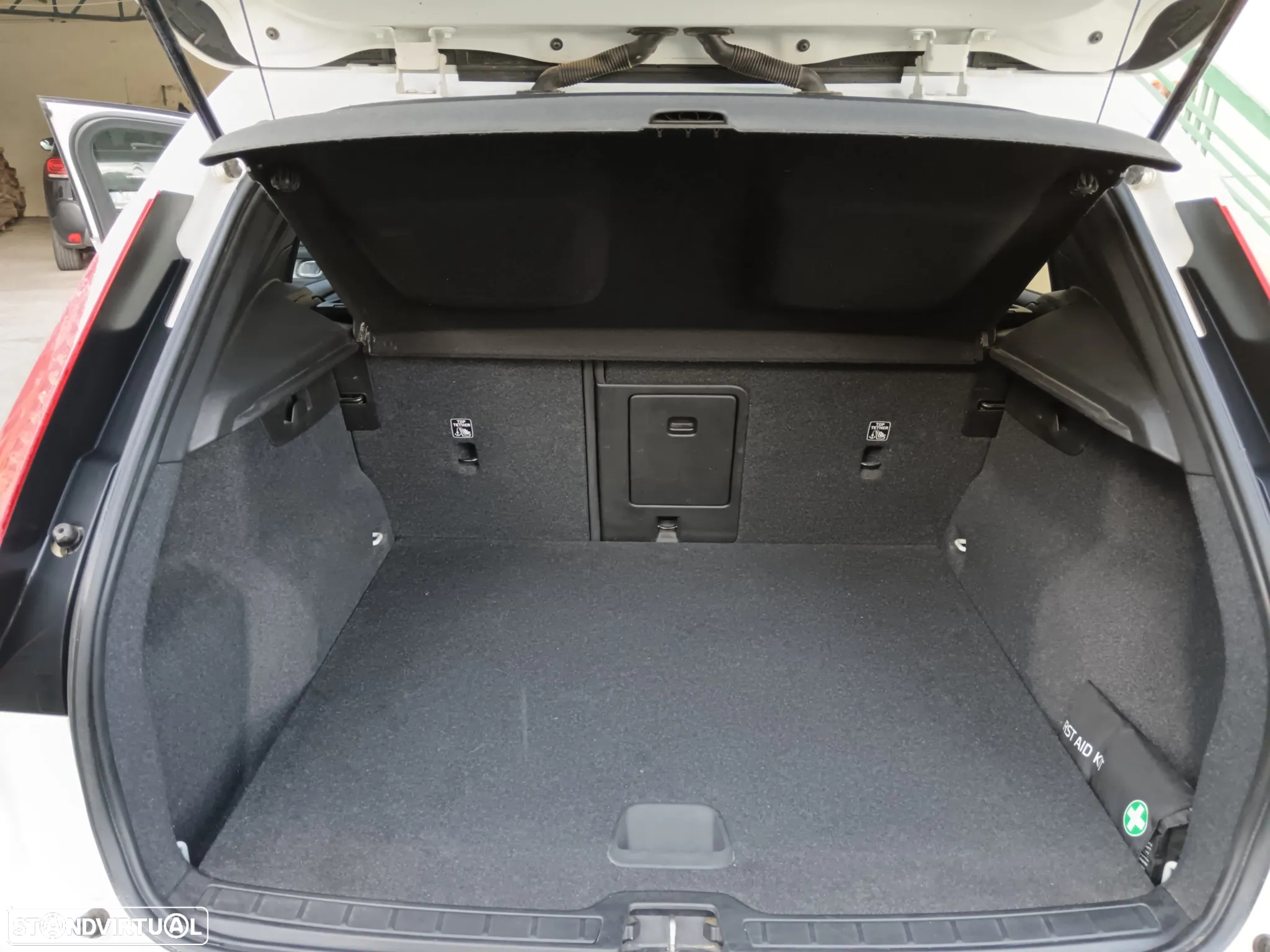 Volvo XC 40 2.0 D3 Momentum Geartronic - 12