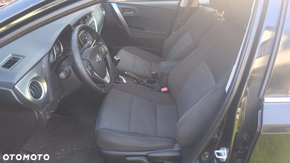 Toyota Auris 2013 photo 5