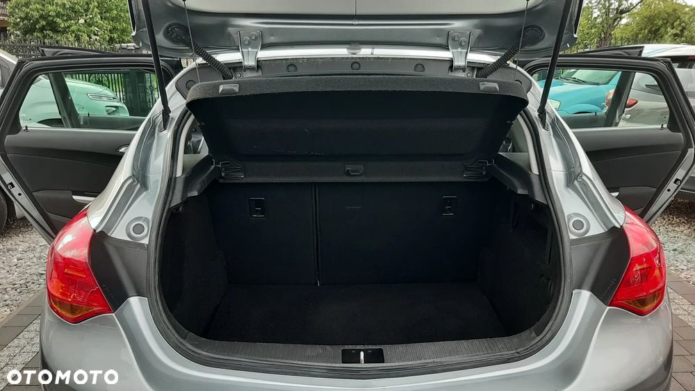 Opel Astra 1.6 Design Edition - 11