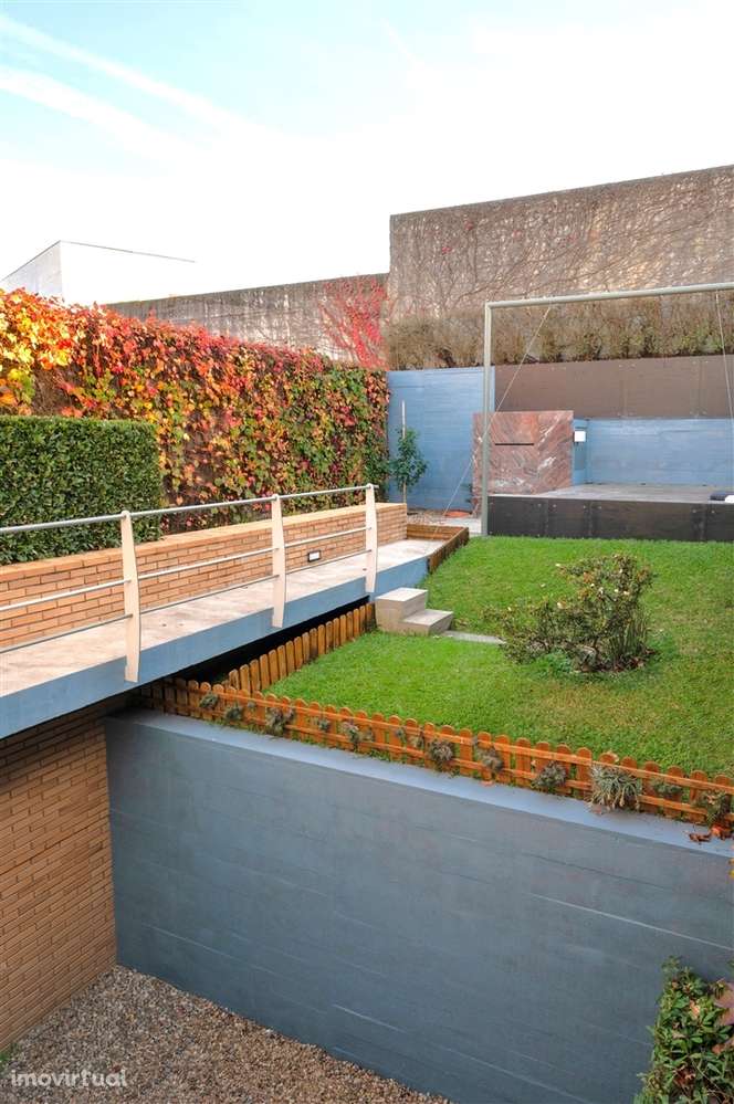 Moradia V4 com jardim e terraços - Grande imagem: 4/60