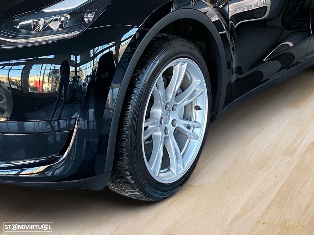 Tesla Model Y Standard RWD - 11