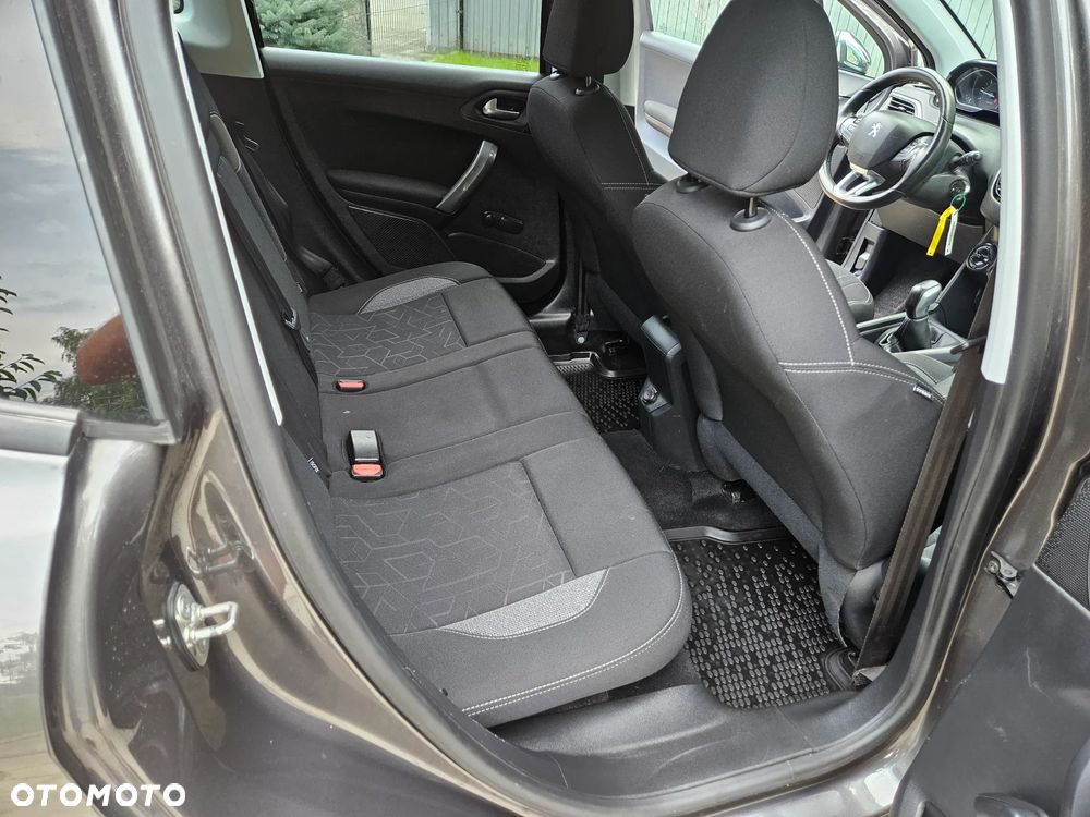Peugeot 2008 1.6 BlueHDi Style - 9