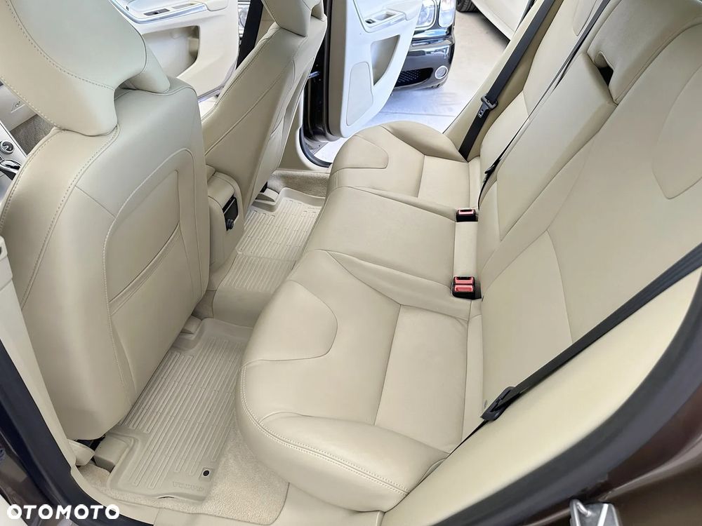 Volvo XC 60 D4 AWD Summum - 8