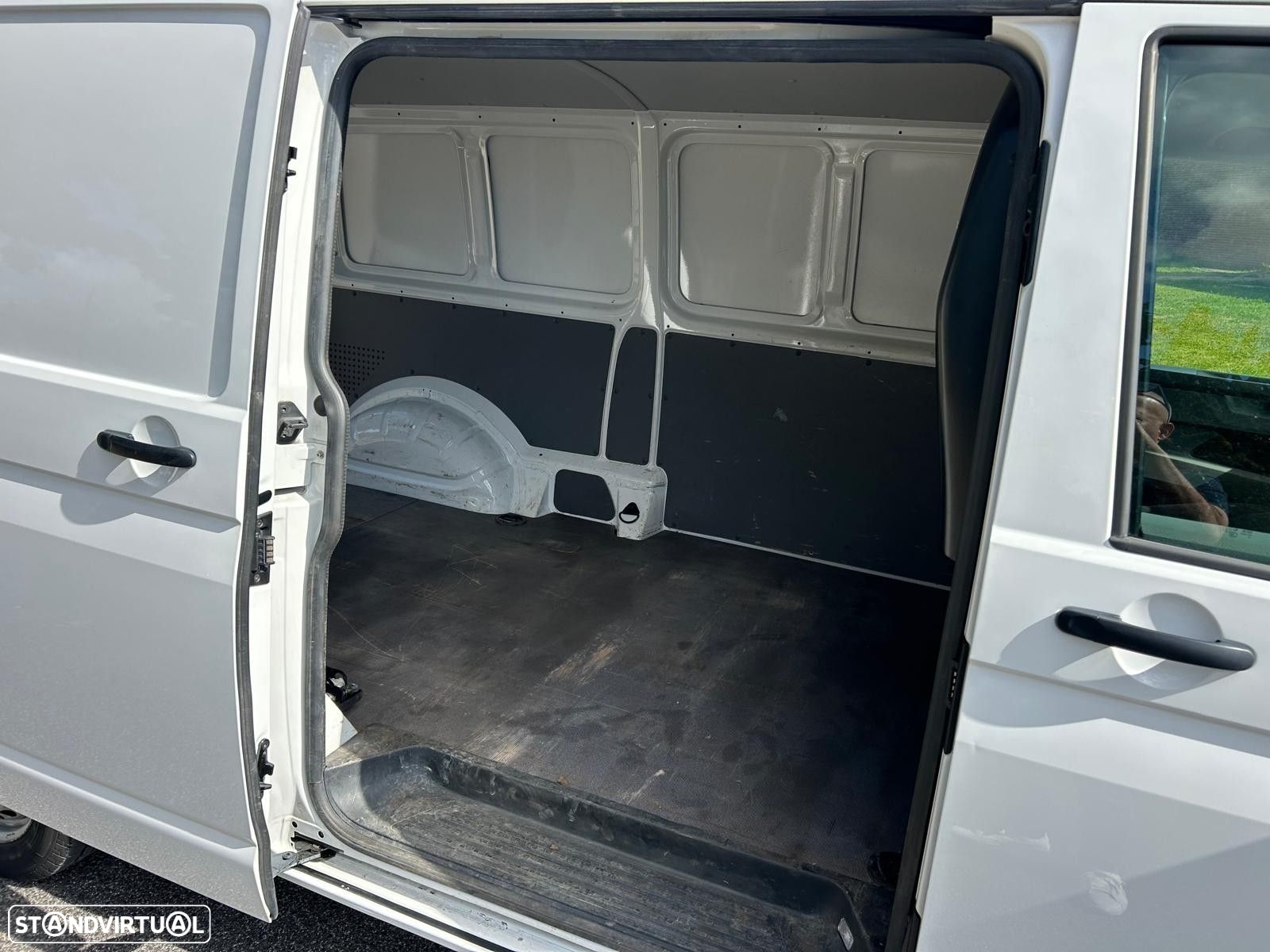 VW Transporter 2.0 TDI L.Business - 17