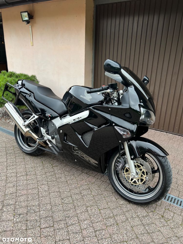 Honda VFR - 16