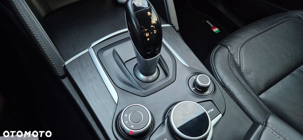 Alfa Romeo Stelvio 2.0 Turbo 16V AT8-Q4 Super - 32