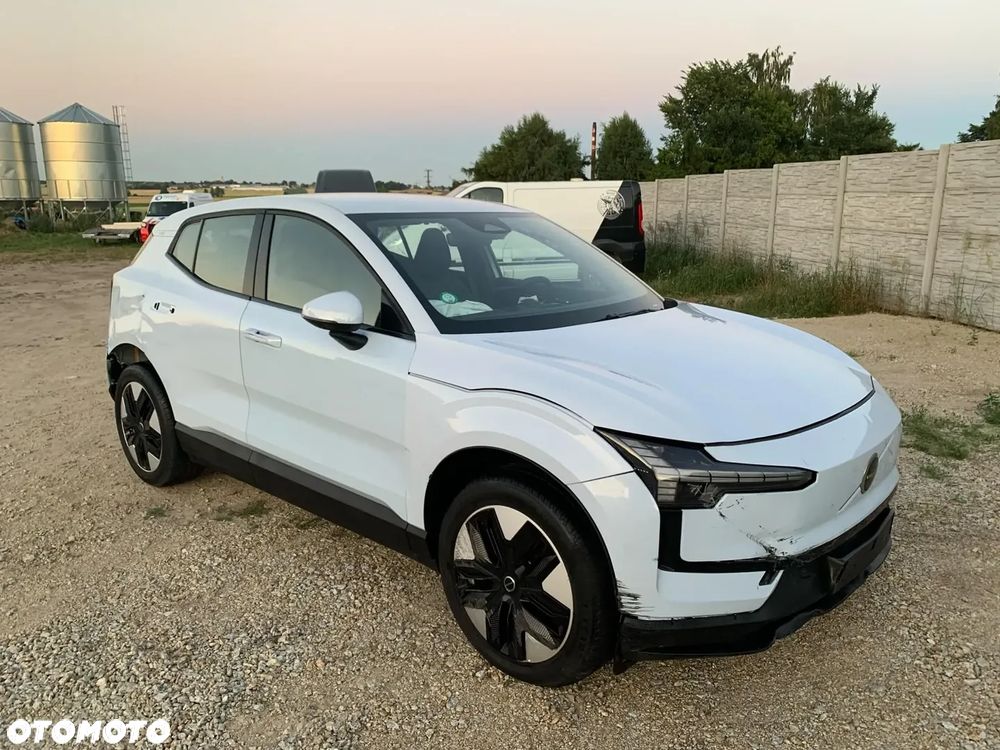 Volvo EX30 Single Motor Extended Range RWD Core - 36