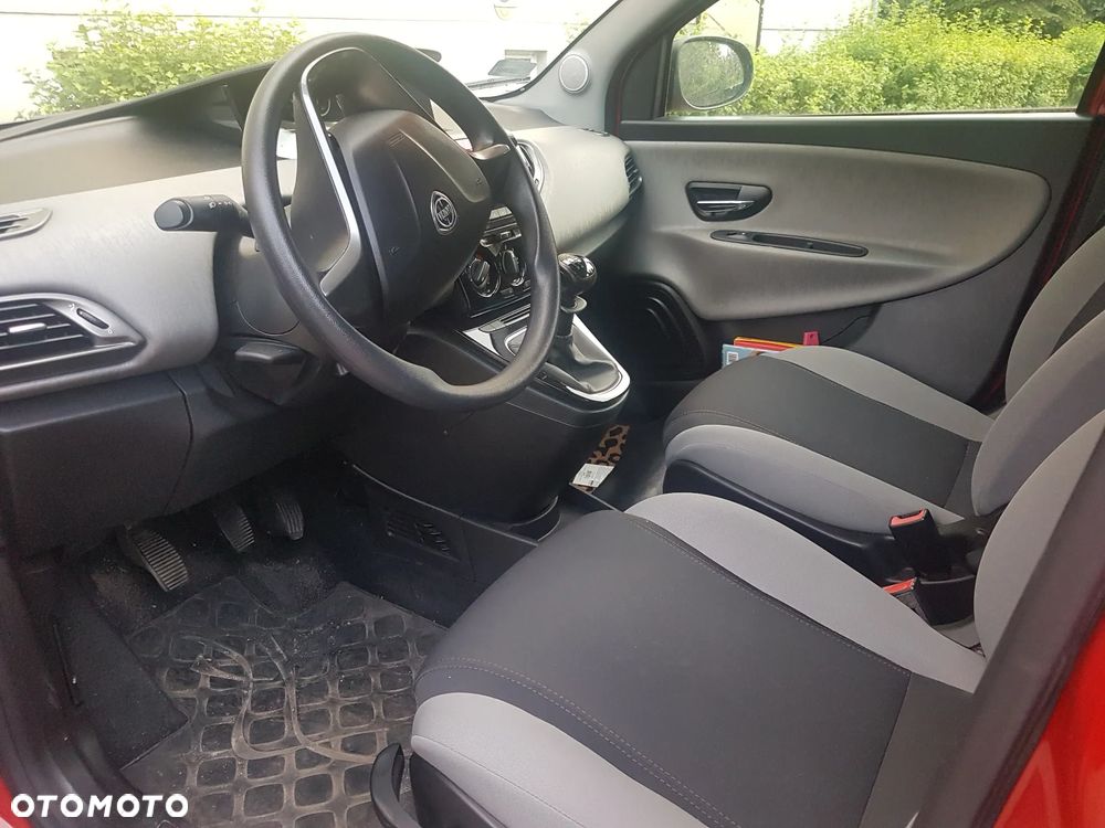 Lancia Ypsilon 1.2 8V Silver - 19