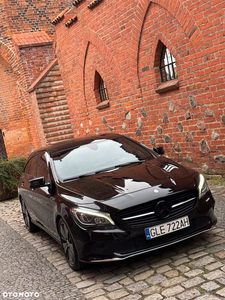 Mercedes-Benz CLA 180 7G-DCT AMG Line - 2