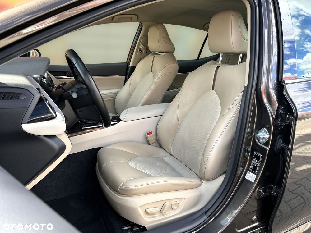 Toyota Camry 2.5 Hybrid Executive CVT - 14