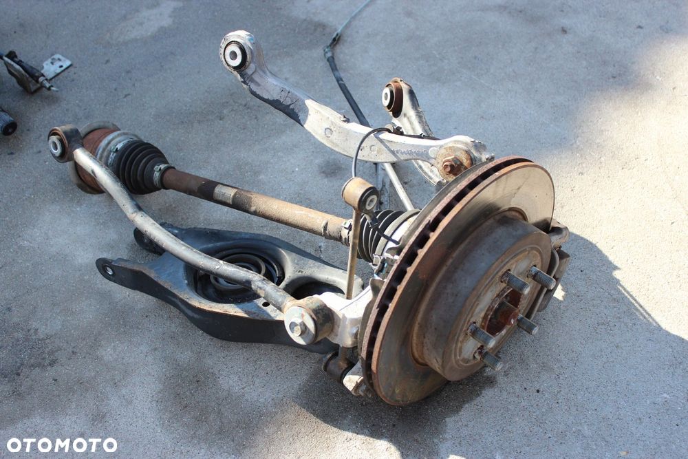 Zwrotnica Tylna Prawa Wahacze Lancia Thema 3.0CRD - 2